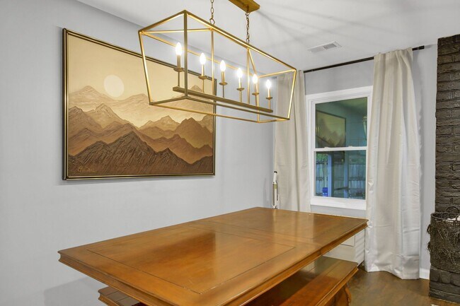 Building Photo - Beautifully Renovated West Ashley Home