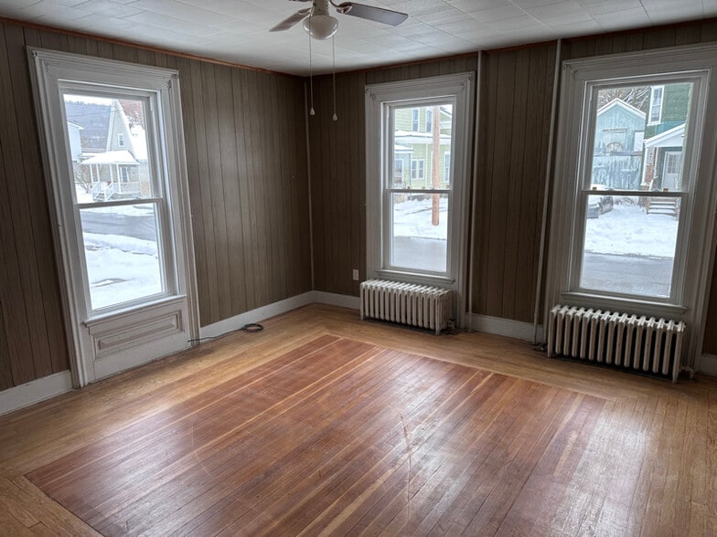 Primary Photo - 11 Westcott St