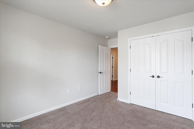 Building Photo - 20 Delano Dr