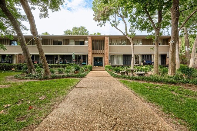 Primary Photo - 642 S Ripple Creek Dr