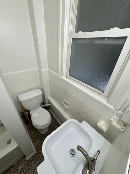 Building Photo - 608 S 24th St