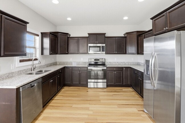 Building Photo - Spacious Living in Stateside – Comfort, Style & Convenience!