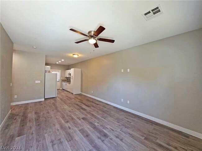Building Photo - 1121 Sixshooter Ave
