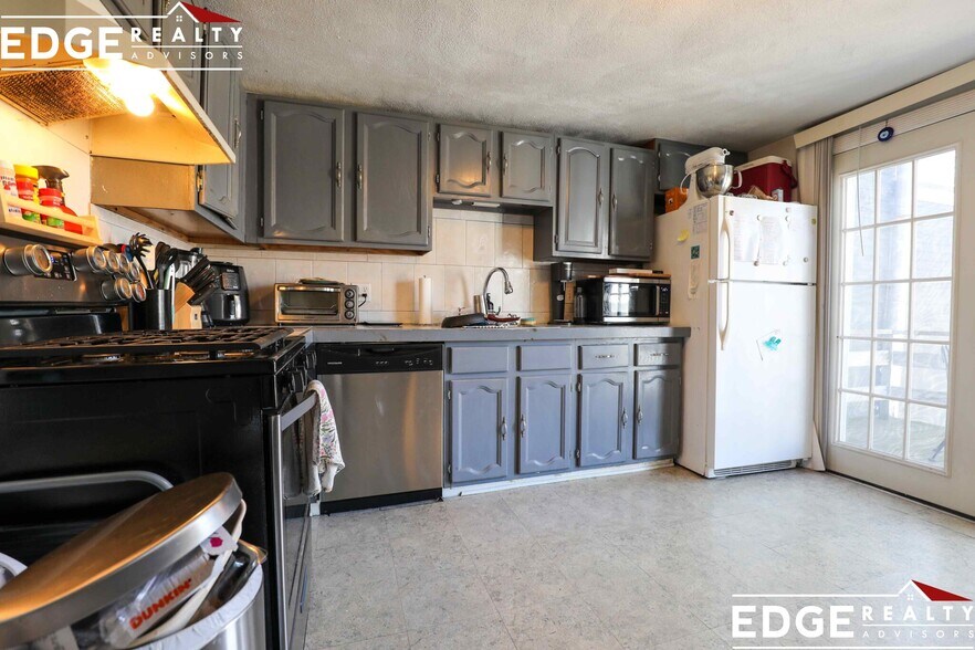 Building Photo - 7 Cottage St