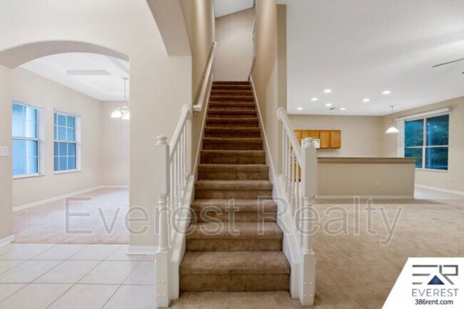 Building Photo - 14 Rymsen Ln