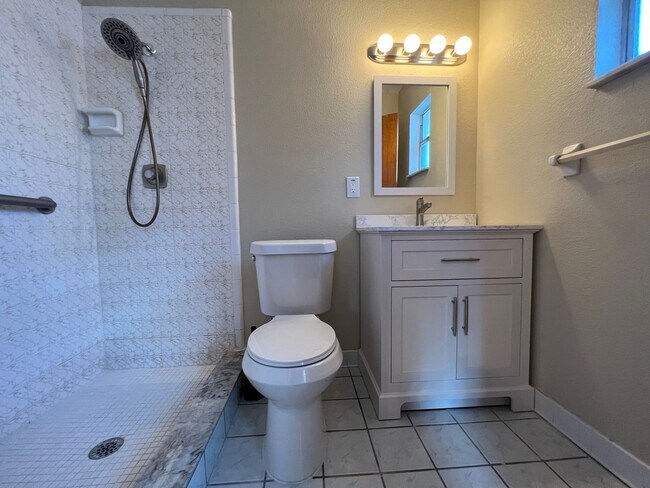 Building Photo - Newly Renovated 3/2 Home ~ Brand New Kitchen ~ Updated Bathrooms ~ Fenced Yard!