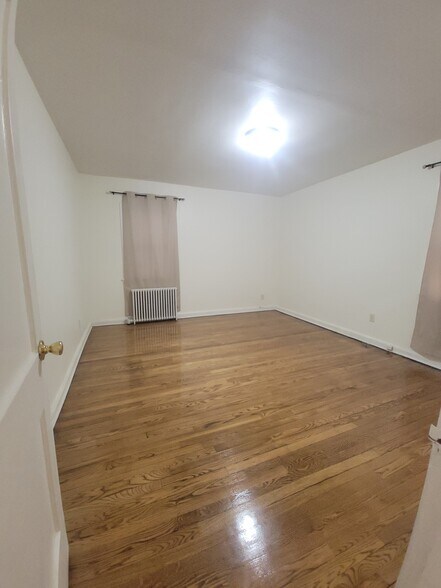 Building Photo - 188-07 Dunkirk Drive