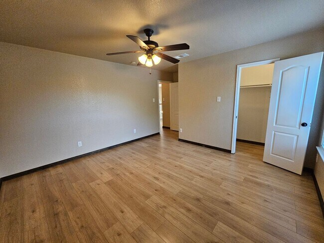 Building Photo - Spacious & Inviting 6-Bedroom Cedar Hill Home – Perfect for Your Next Move