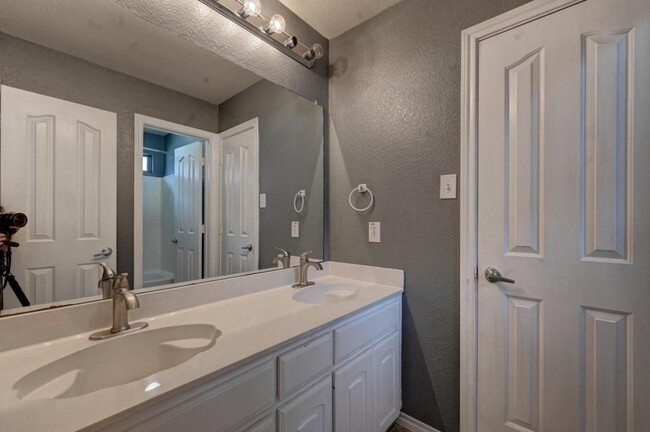 Building Photo - 5755 Skinner Way
