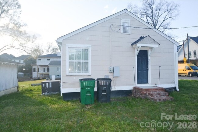Building Photo - 1424 Kennon St