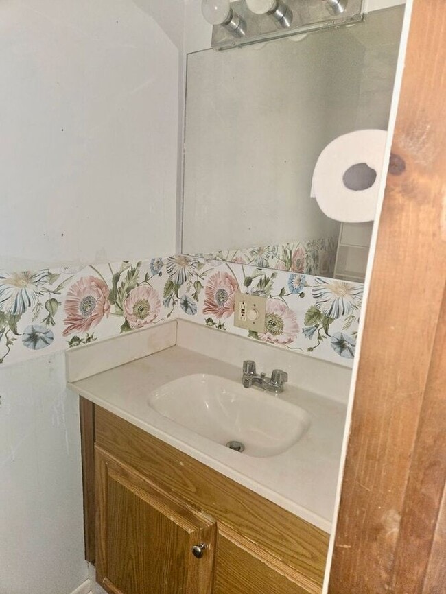 Building Photo - 2 bedroom home in Niles!!