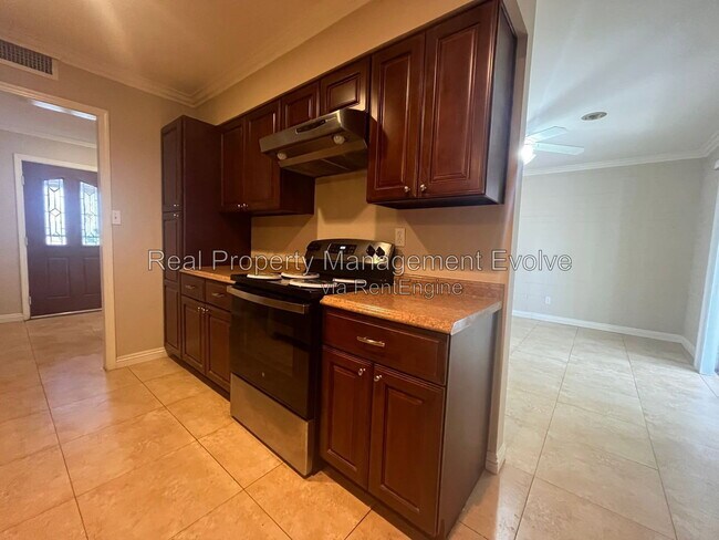 Building Photo - 12076 N Pebble Beach Dr