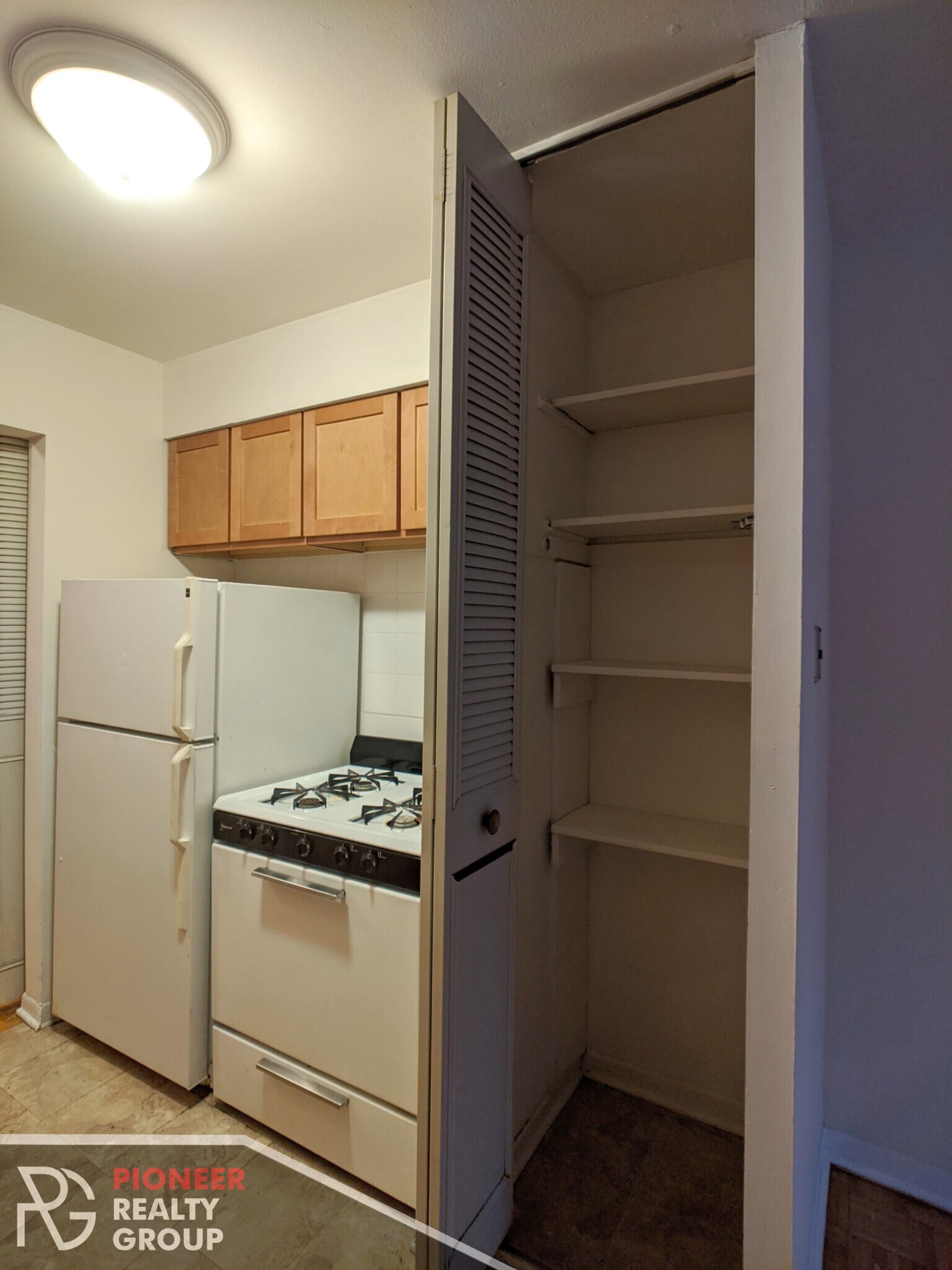 Building Photo - 510 W Briar Pl