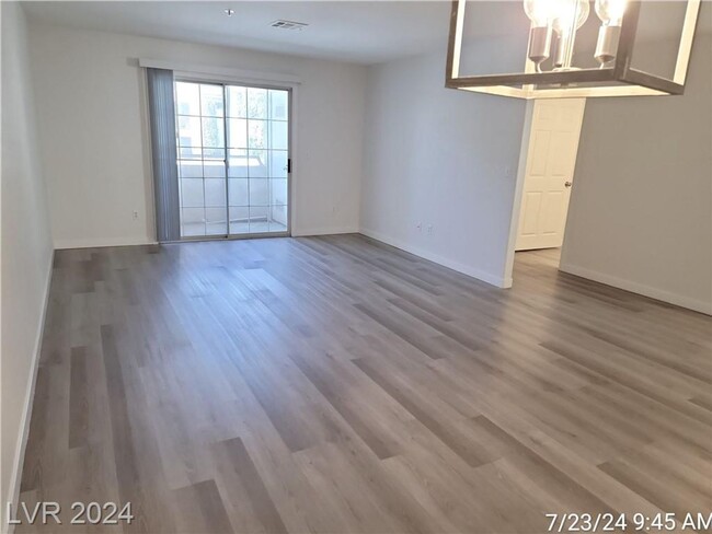 Building Photo - FANTASTIC GREEN VALLEY 2ND FLOOR UNIT IN G...