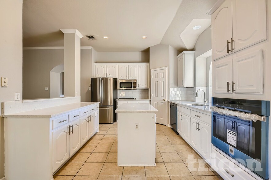 Building Photo - 1711 Newcastle Dr