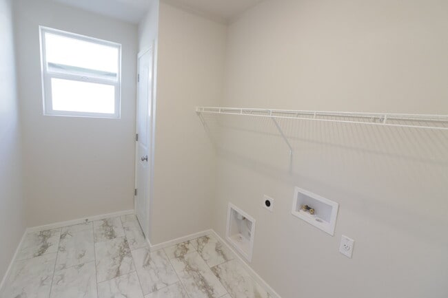 Building Photo - Now Leasing in Bend – 4/2.5 New Constructi...