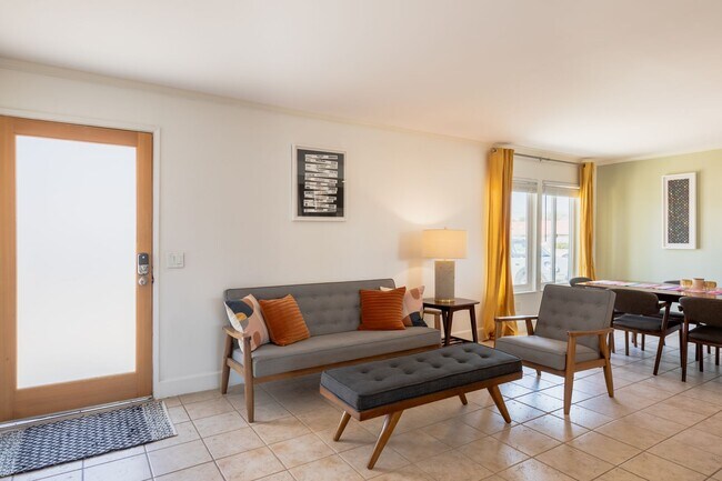 Building Photo - Family-Friendly Oasis in North Palm Springs