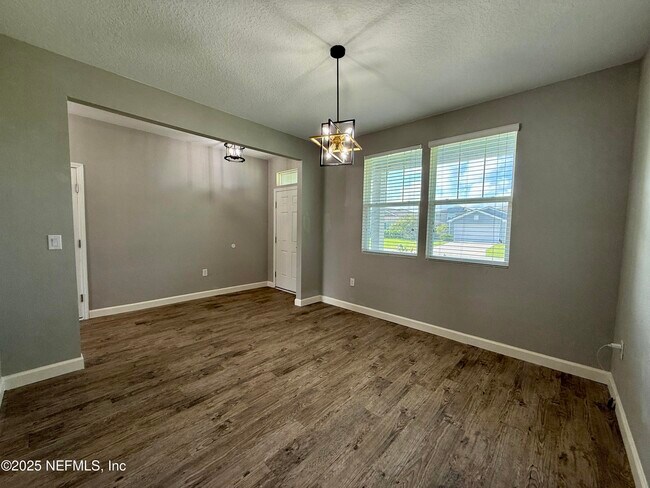 Building Photo - 2200 Pebble Point Dr