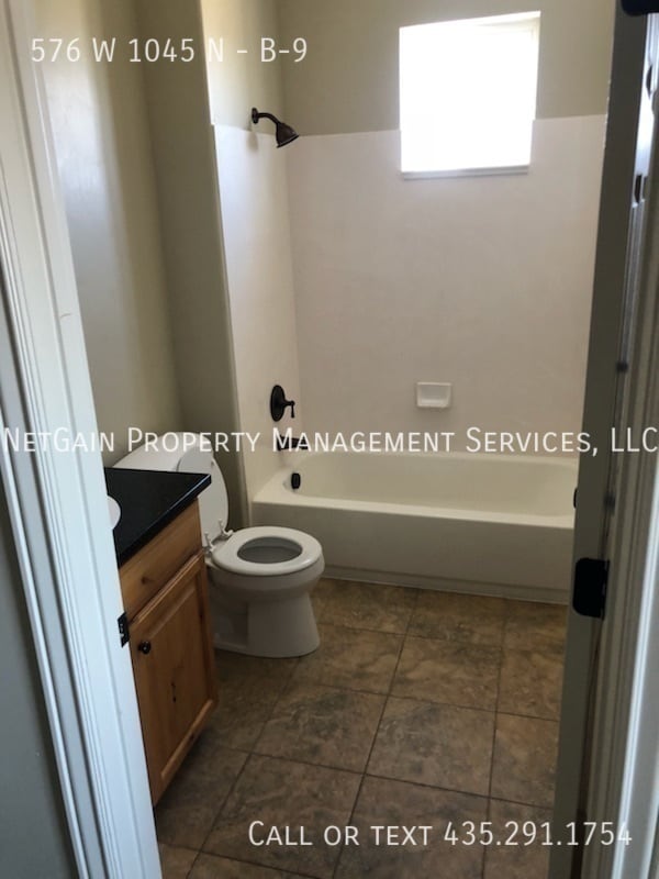 Building Photo - 576 1045