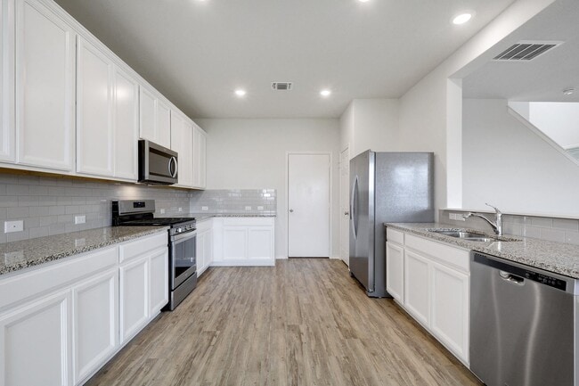 Building Photo - 121 Nettletree Dr