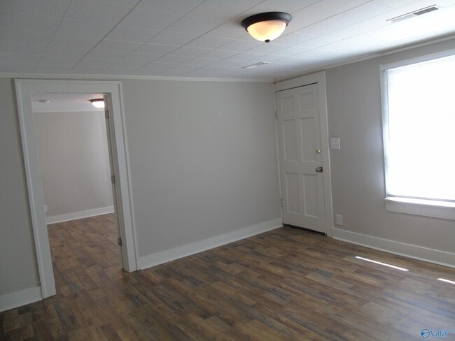 Building Photo - 1107 England St NE