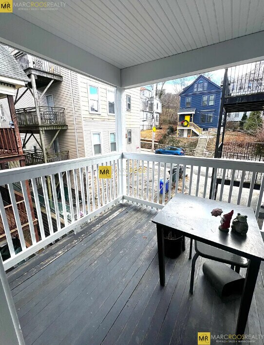 Building Photo - 180 Hillside St