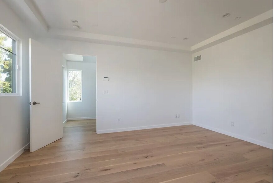Building Photo - 617 Aviation Way