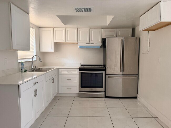 Building Photo - 2552 NW 52nd Ave