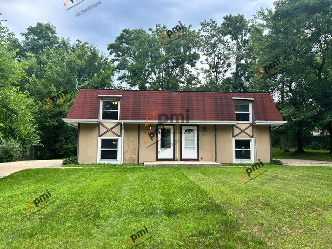 Primary Photo - 2355 Hickory St