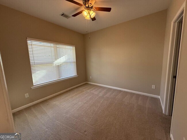 Building Photo - 314 Pin Oak Ave