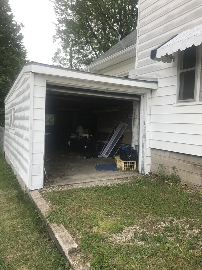 Building Photo - 208 S Main St