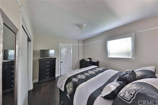 Master bed - 1530 E 5th St