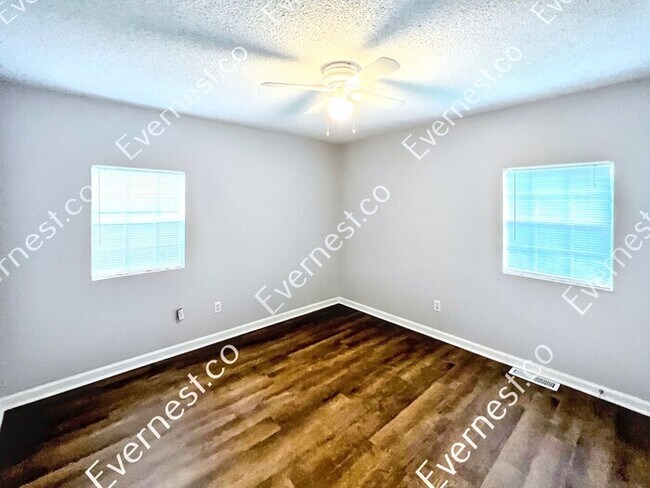 Building Photo - 8134 Douglas Ave