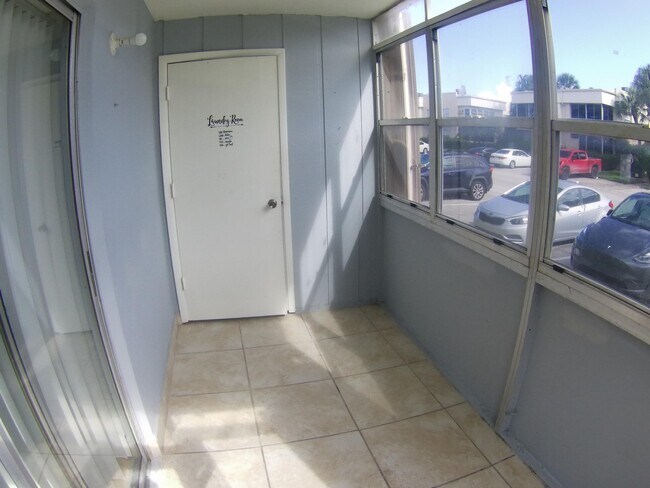 Building Photo - 258 Normandy F