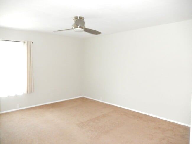 Building Photo - Updated 2Bed/ 2Bath Condo In Rancho Bernar...