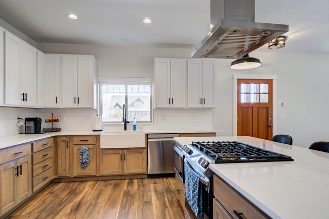 Building Photo - 32 E Clara Ct