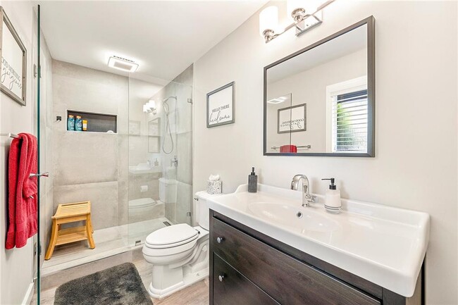 Building Photo - 235 Hillside Dr NW