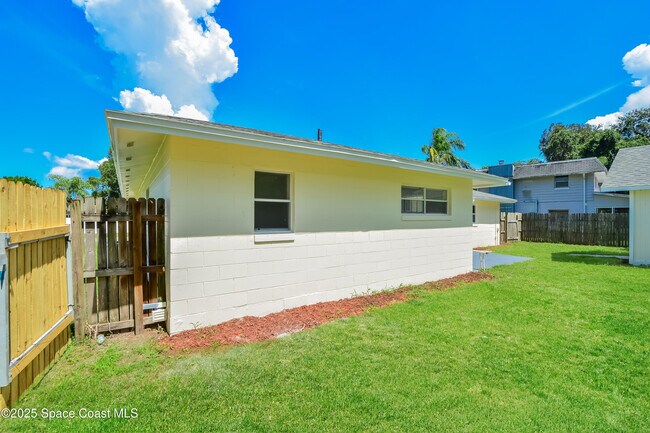 Building Photo - 2860 Hancock Dr