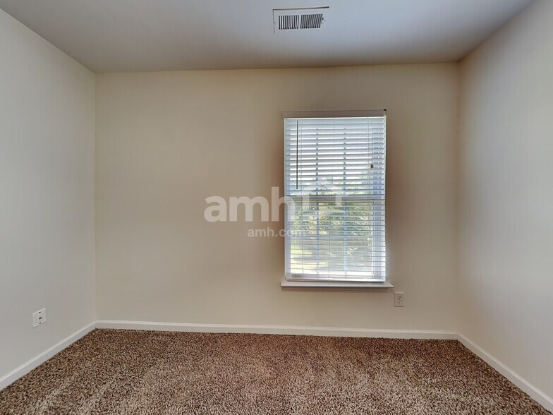 Building Photo - 1440 Cantwell Ct