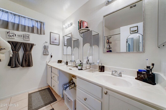 Building Photo - 2744 S Raven