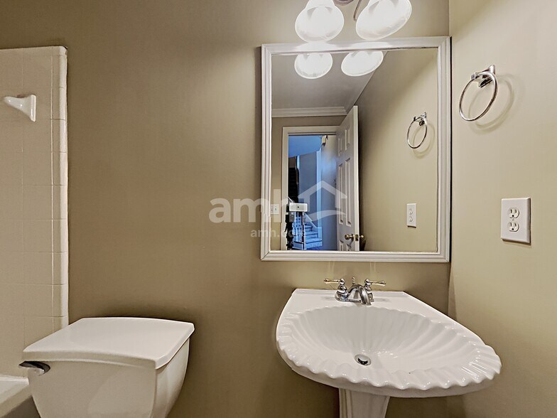 Building Photo - 2079 Sugar Springs Dr