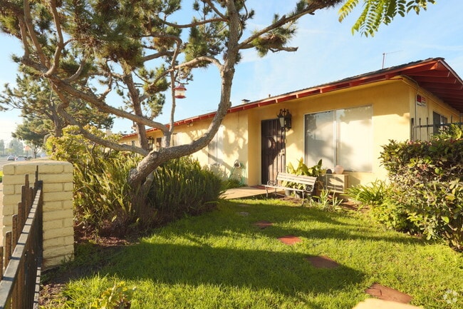 Building Photo - 1421 S Knott Ave