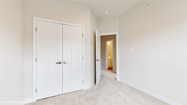Building Photo - 6804 Sycamore Way