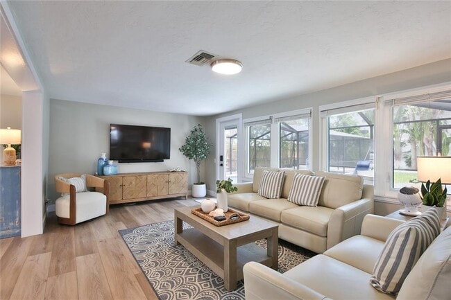 Building Photo - 211 Island Cir