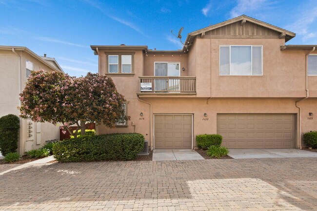 Building Photo - Stunning Corner Unit with Mountain Views & Prime Location!