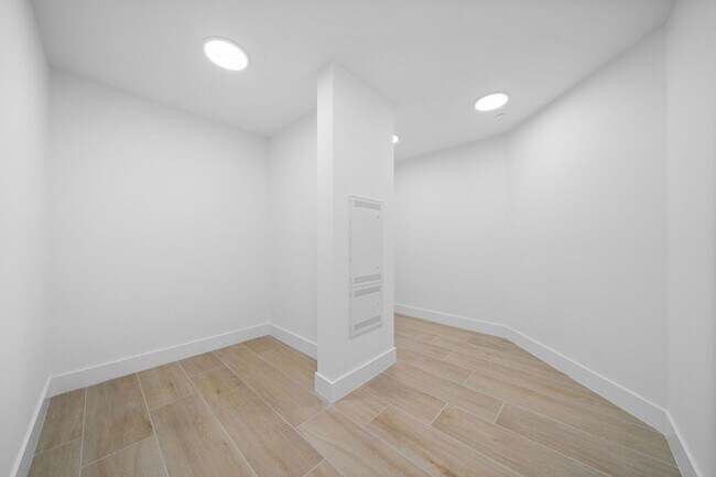 Building Photo - 153 N Seabreeze Blvd