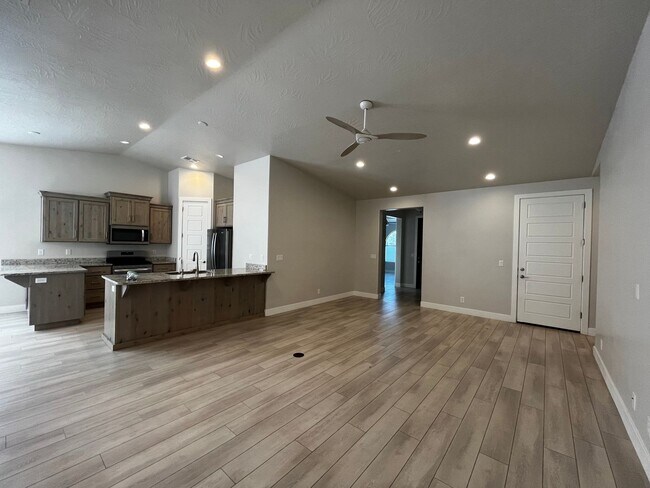 Building Photo - ADORABLE HOME IN BRIO FOR RENT!