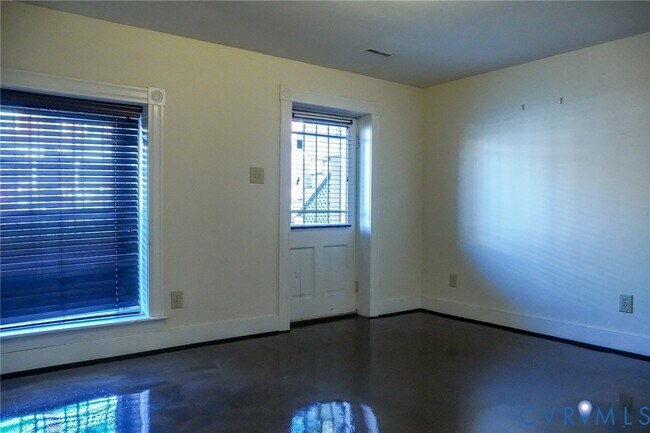 Building Photo - 407 W Clay St