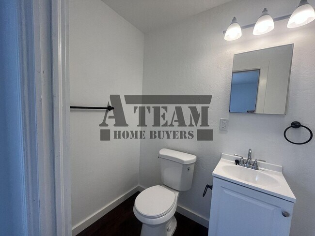 Building Photo - Fully Remodeled 3 Bedroom 2 Bathroom