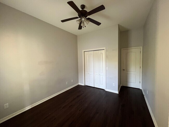 Building Photo - Three Bed / Three Bath with Fenced Yard and Community Pool